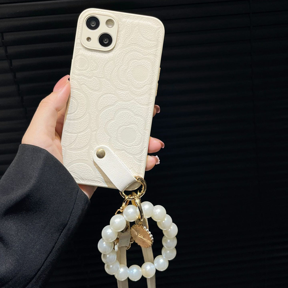 For iPhone 14 Anti-Scratch Cover Camellia Pattern Pearl Chain TPU PU Leather Phone Case with Shoulder Strap For iPhone 14 Anti-Scratch Cover Camellia Pattern Pearl Chain TPU PU Leather Phone Case with Shoulder Strap